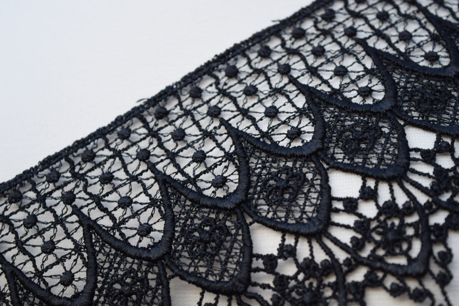 1 Yard 4.5" Priscilla's Dainty Black Polyester Venice Lace Trim