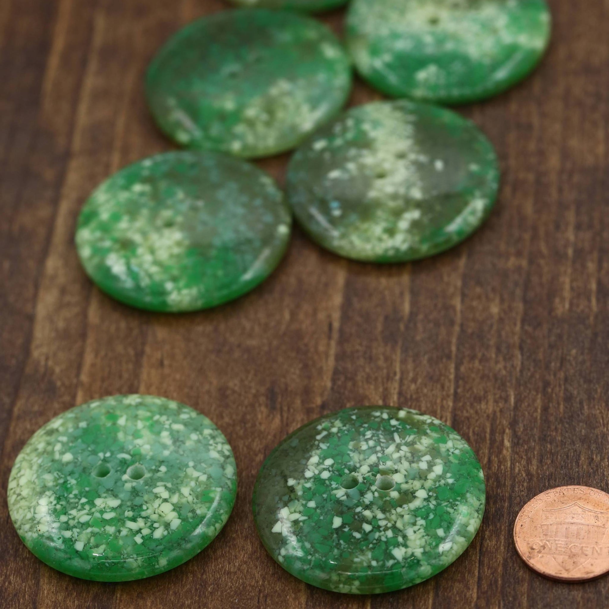 1.5" Green Speckled Plastic Button: 4pcs