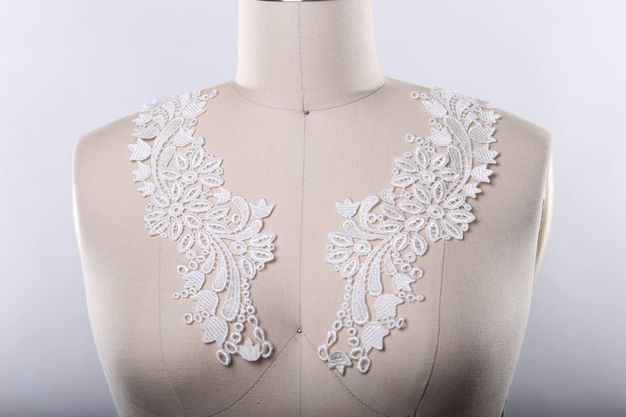 1 Pair Ivory Venice  Lace Applique  Exclusive Tulip Composition.