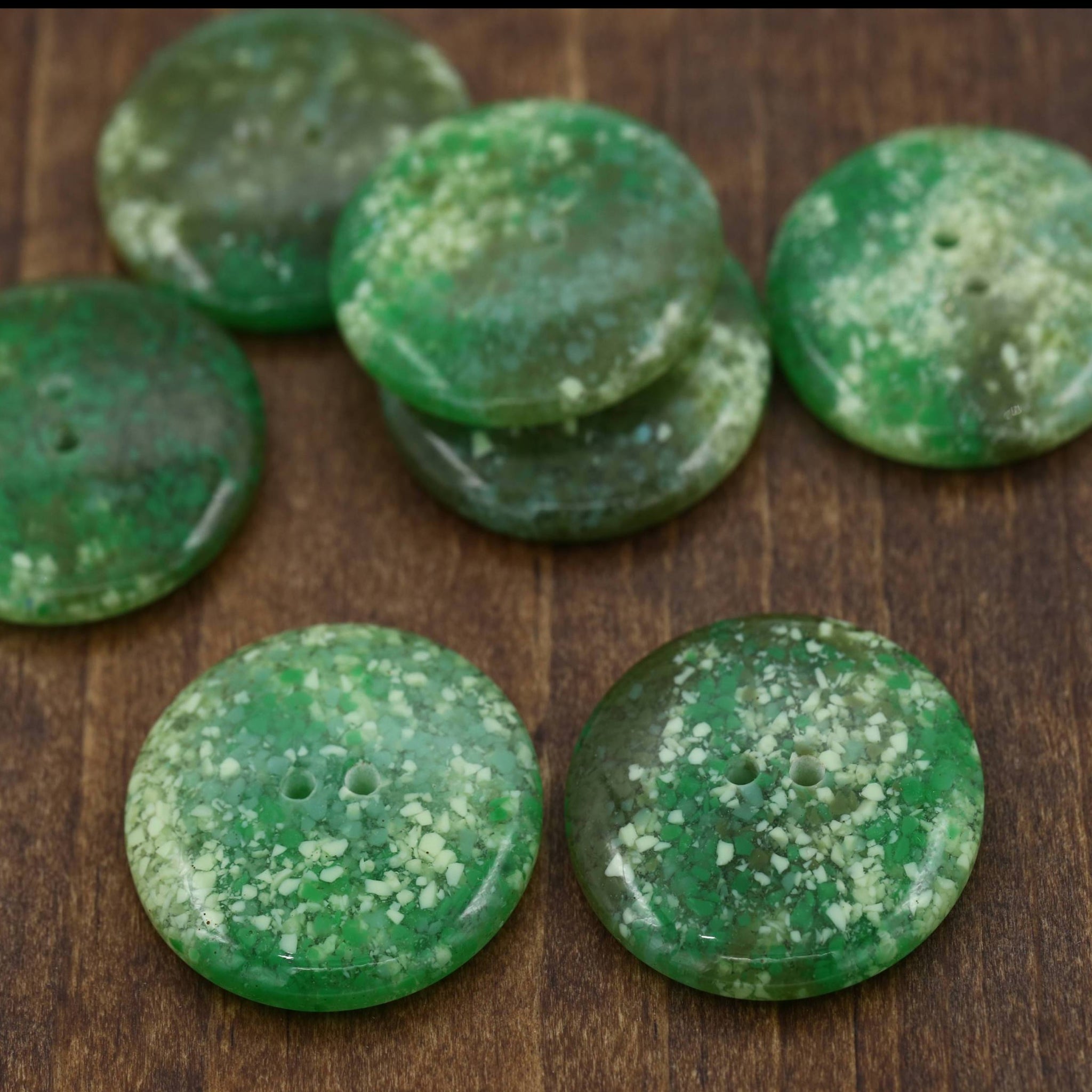 1.5" Green Speckled Plastic Button: 4pcs