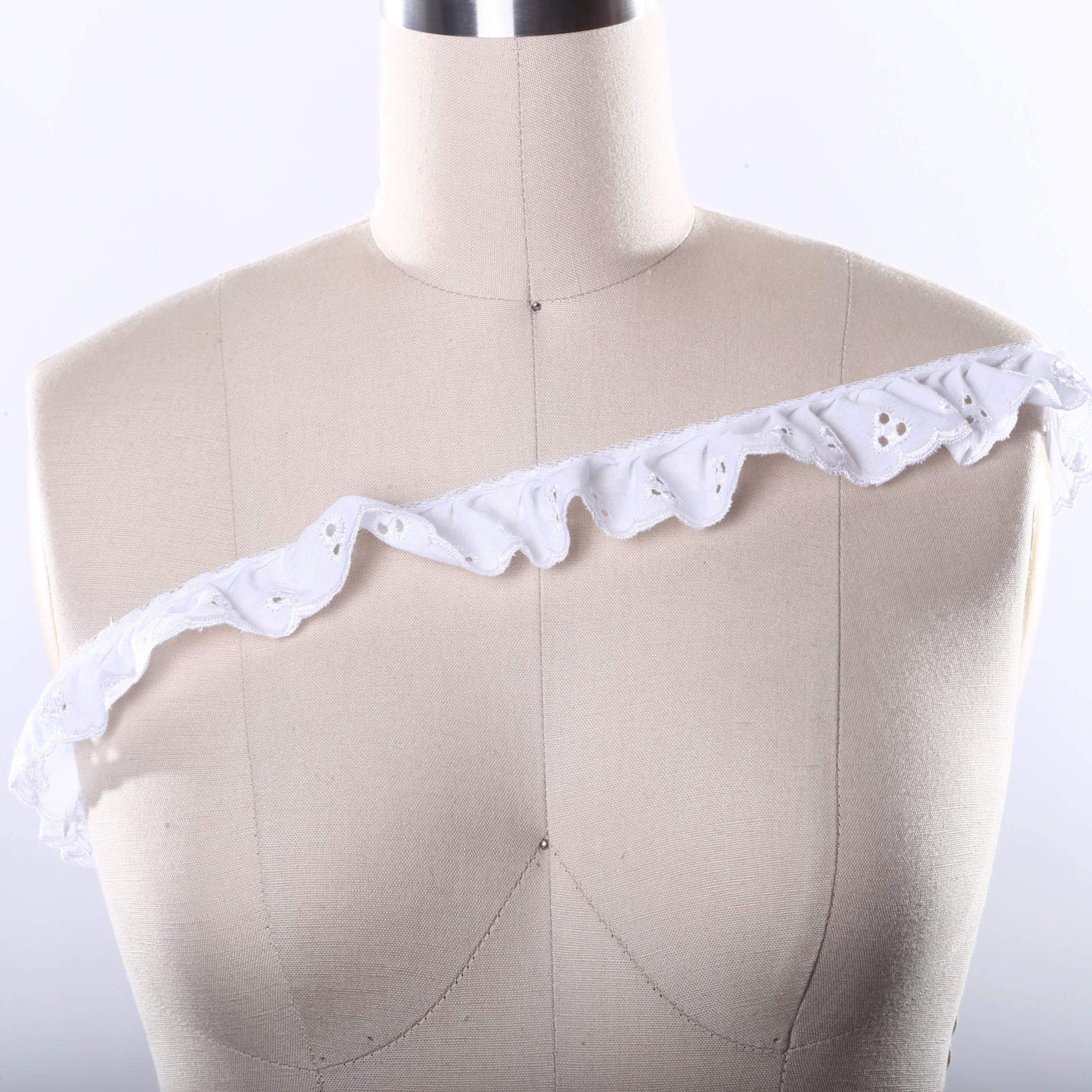 Eyelet Ruffle 1 Yard 1.5