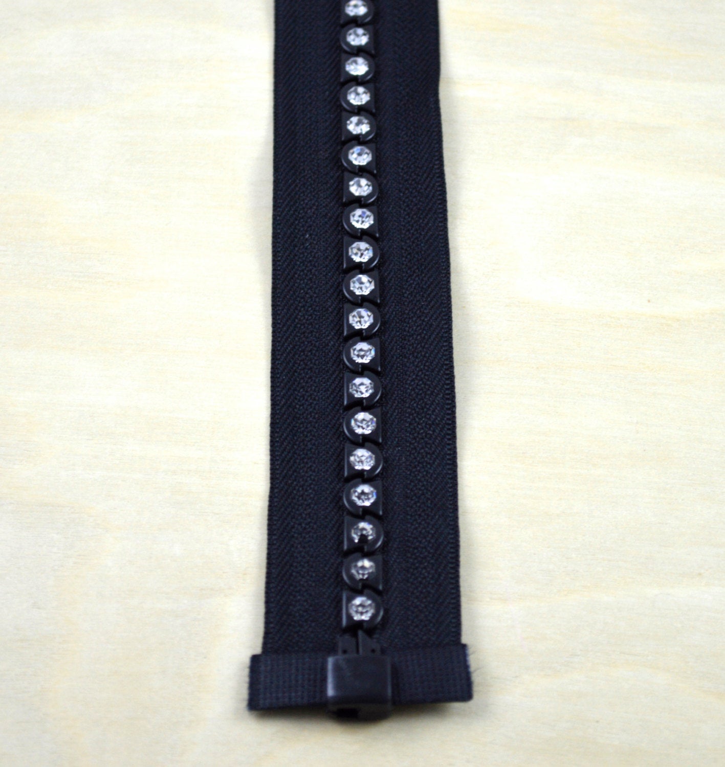 1 Piece 24/26/28" Rhinestone Pinlock Polyester Separating/Open End Zipper: Black, Red and White