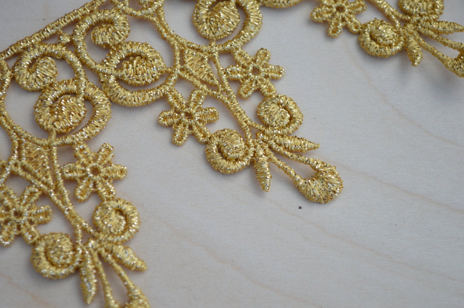 1 Yard 3.5" Metallic Gold or Silver Venice Royal Crown Vintage Inspired Lace Trim